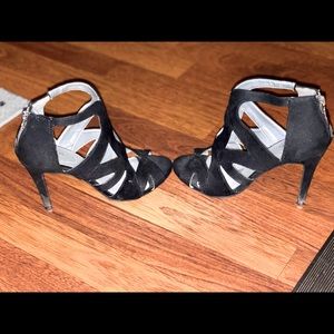Black size 7 zipper back heel